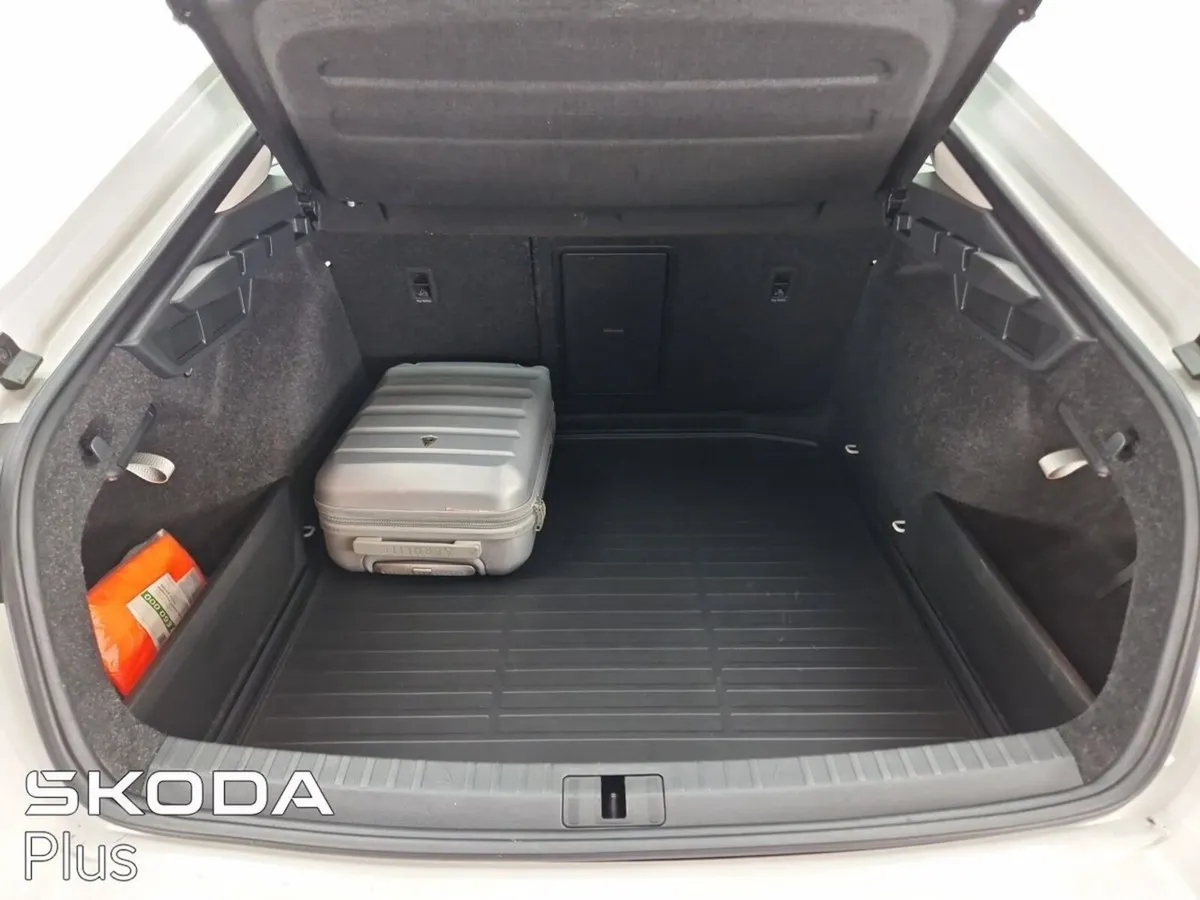 Skoda Octavia Saloon, Petrol, 2023, White