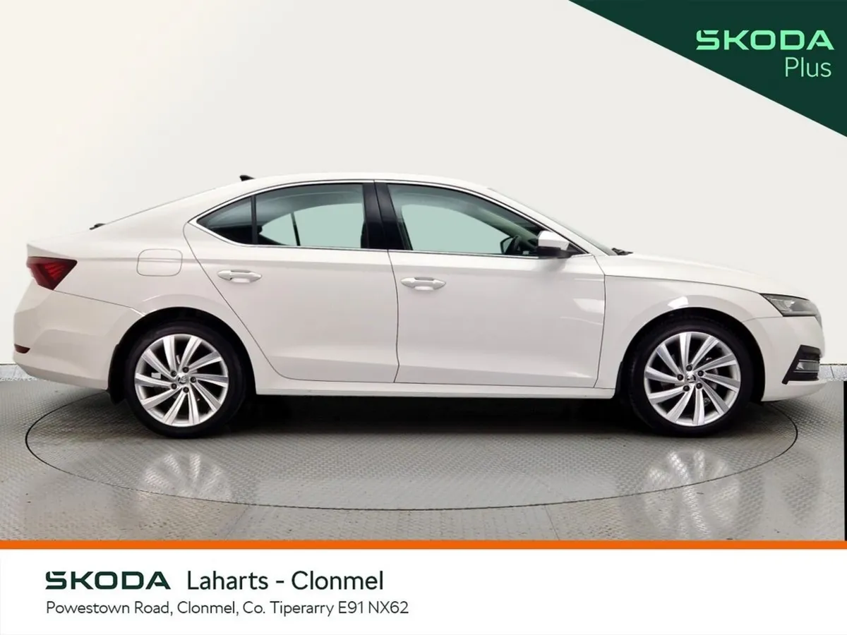 Skoda Octavia Saloon, Petrol, 2023, White