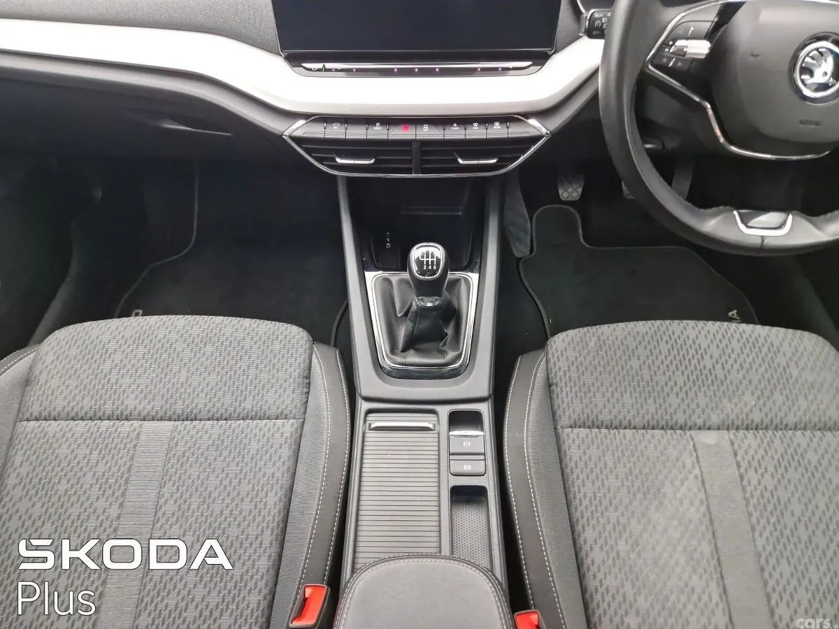 Skoda Octavia Saloon, Petrol, 2023, White