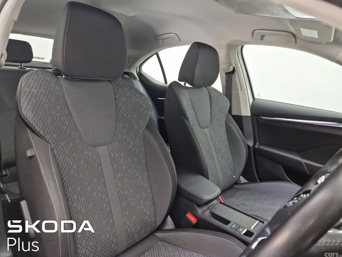 Skoda Octavia Saloon, Petrol, 2023, White