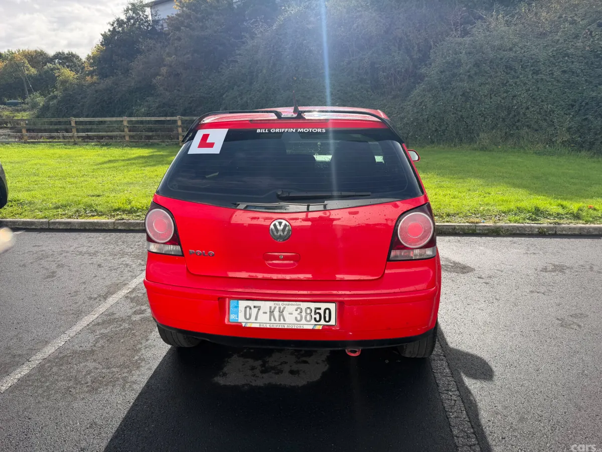 Volkswagen Polo Hatchback, Petrol, 2007, Red