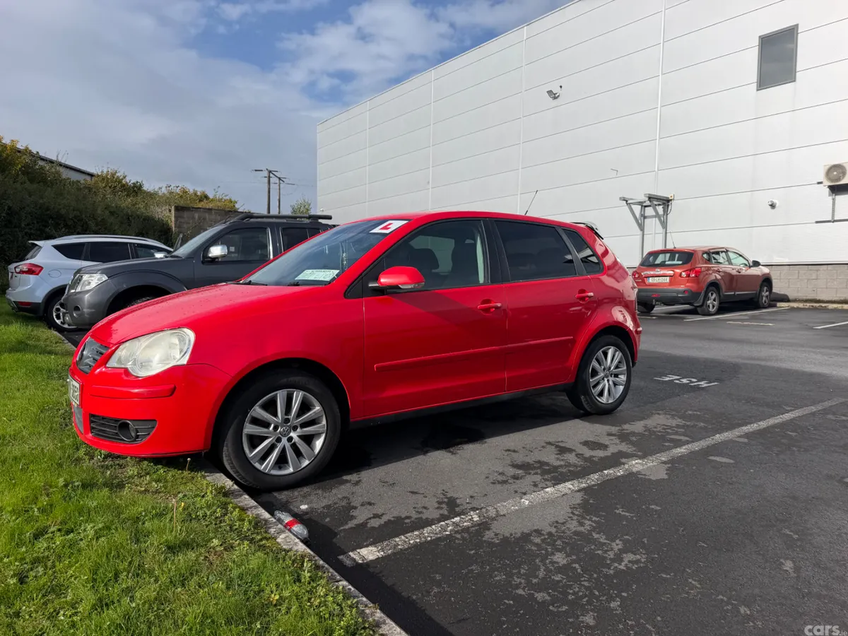 Volkswagen Polo Hatchback, Petrol, 2007, Red