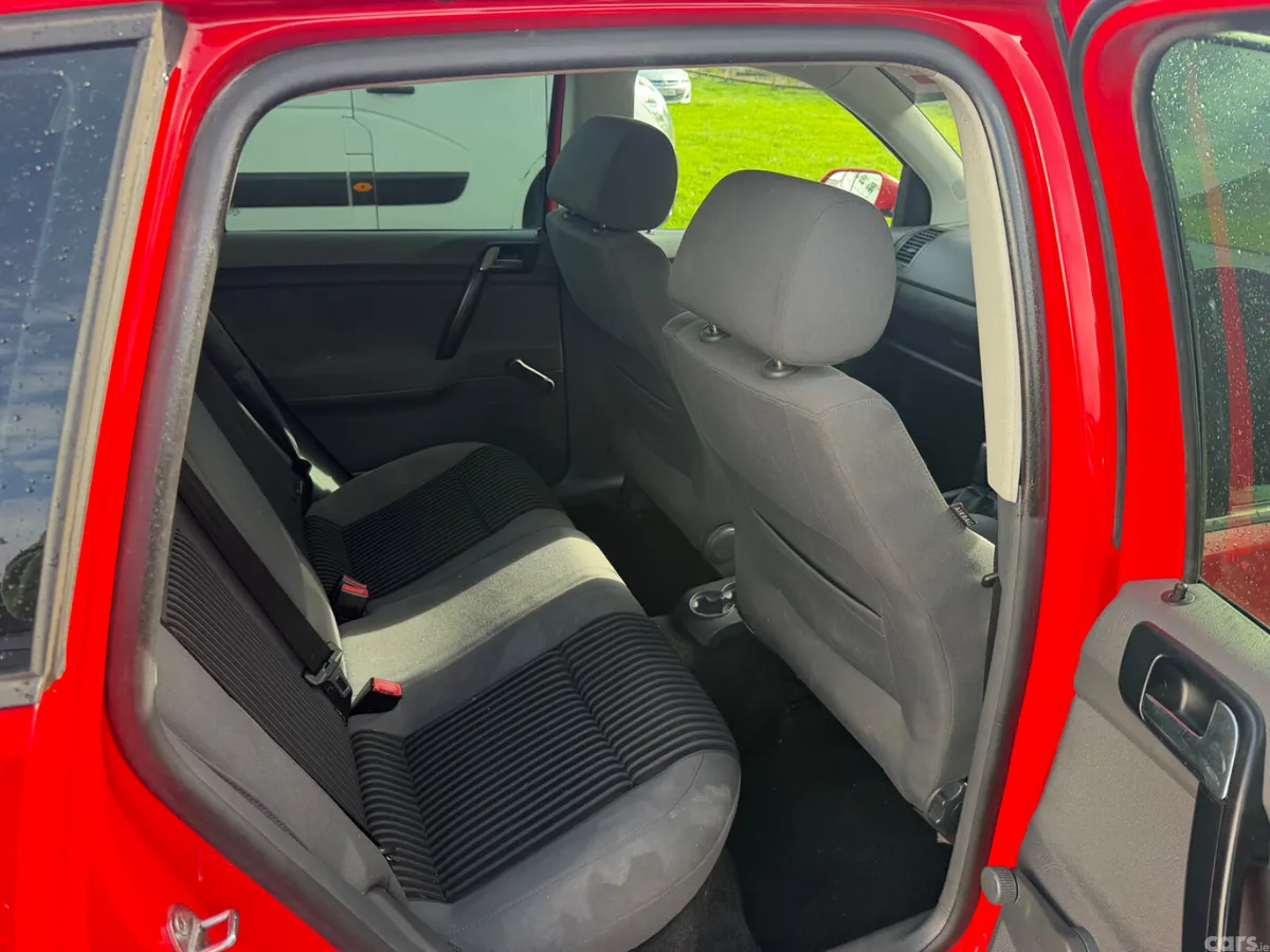 Volkswagen Polo Hatchback, Petrol, 2007, Red