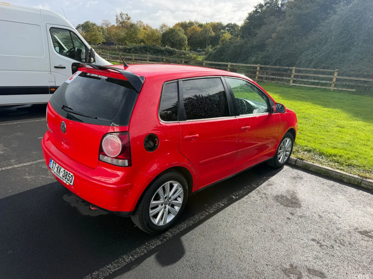Volkswagen Polo Hatchback, Petrol, 2007, Red
