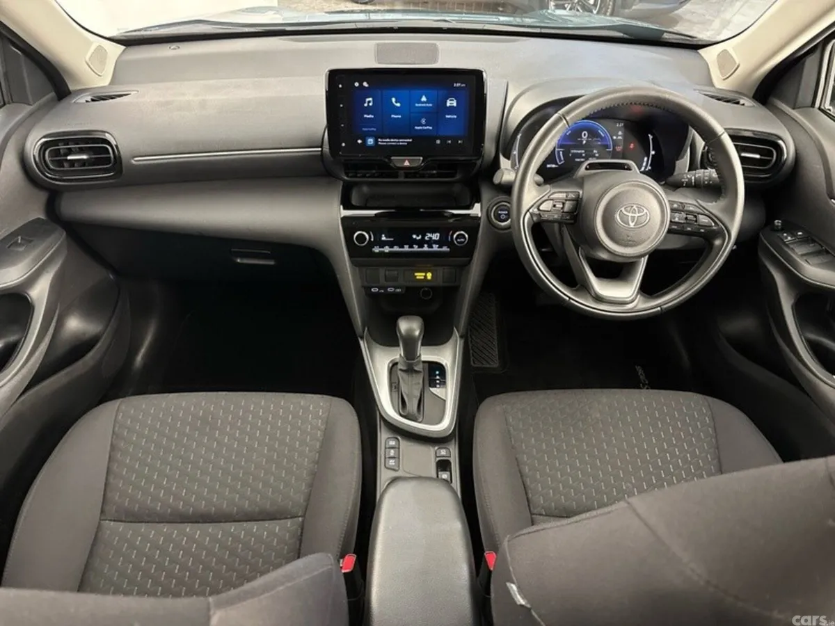 Toyota Yaris Cross Hatchback, Petrol Hybrid, 2026, Green