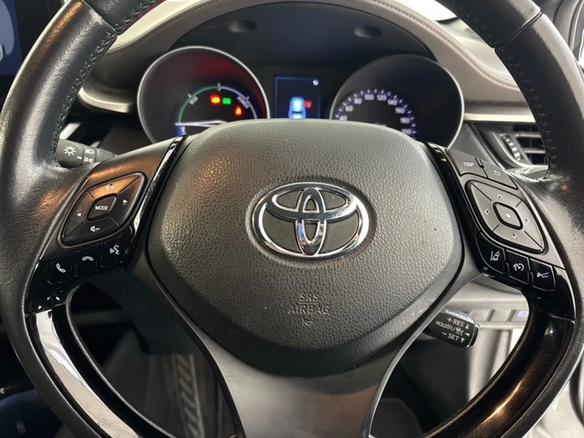 Toyota C-HR SUV, Petrol Hybrid, 2023, Silver