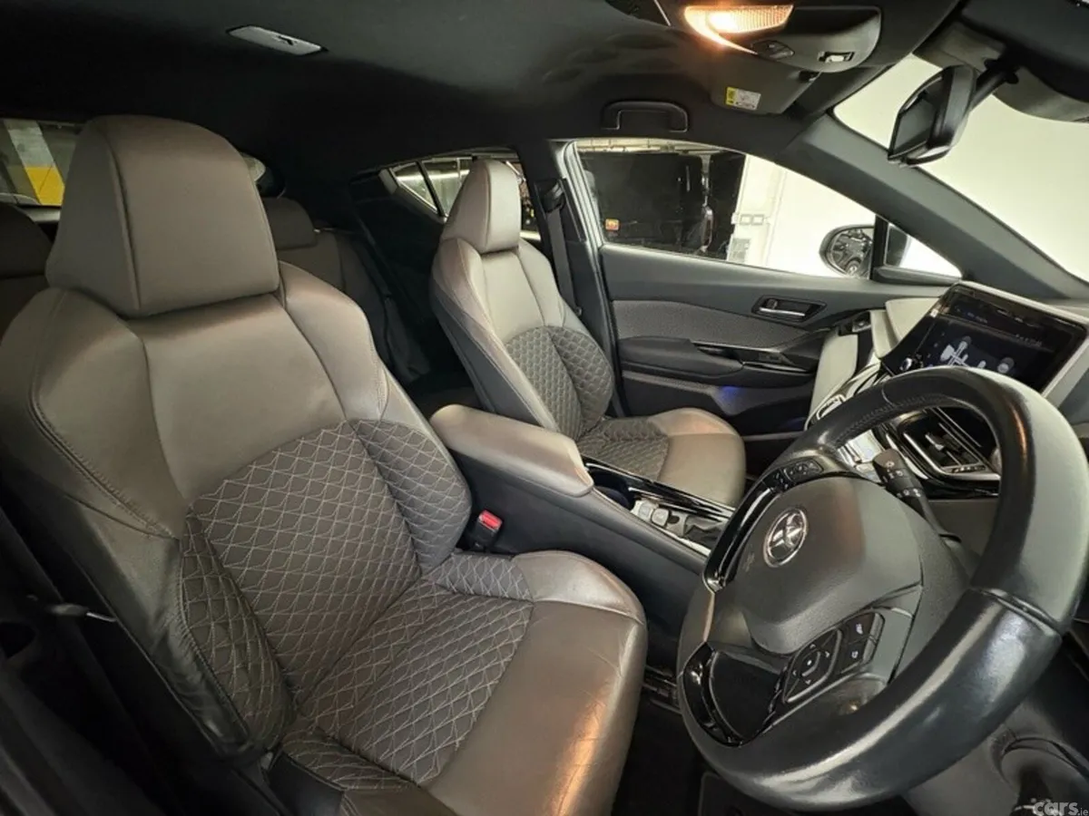 Toyota C-HR SUV, Petrol Hybrid, 2023, Silver