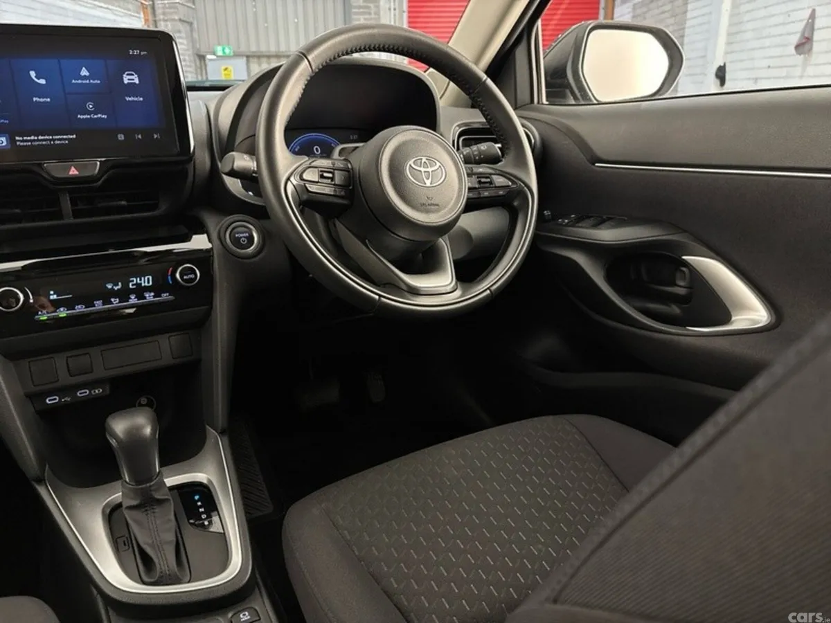 Toyota Yaris Cross Hatchback, Petrol Hybrid, 2026, Green