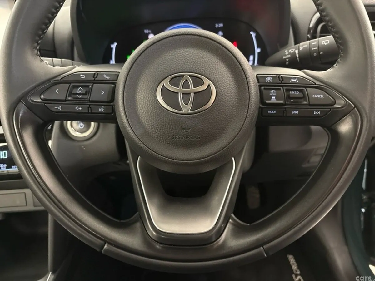 Toyota Yaris Cross Hatchback, Petrol Hybrid, 2026, Green