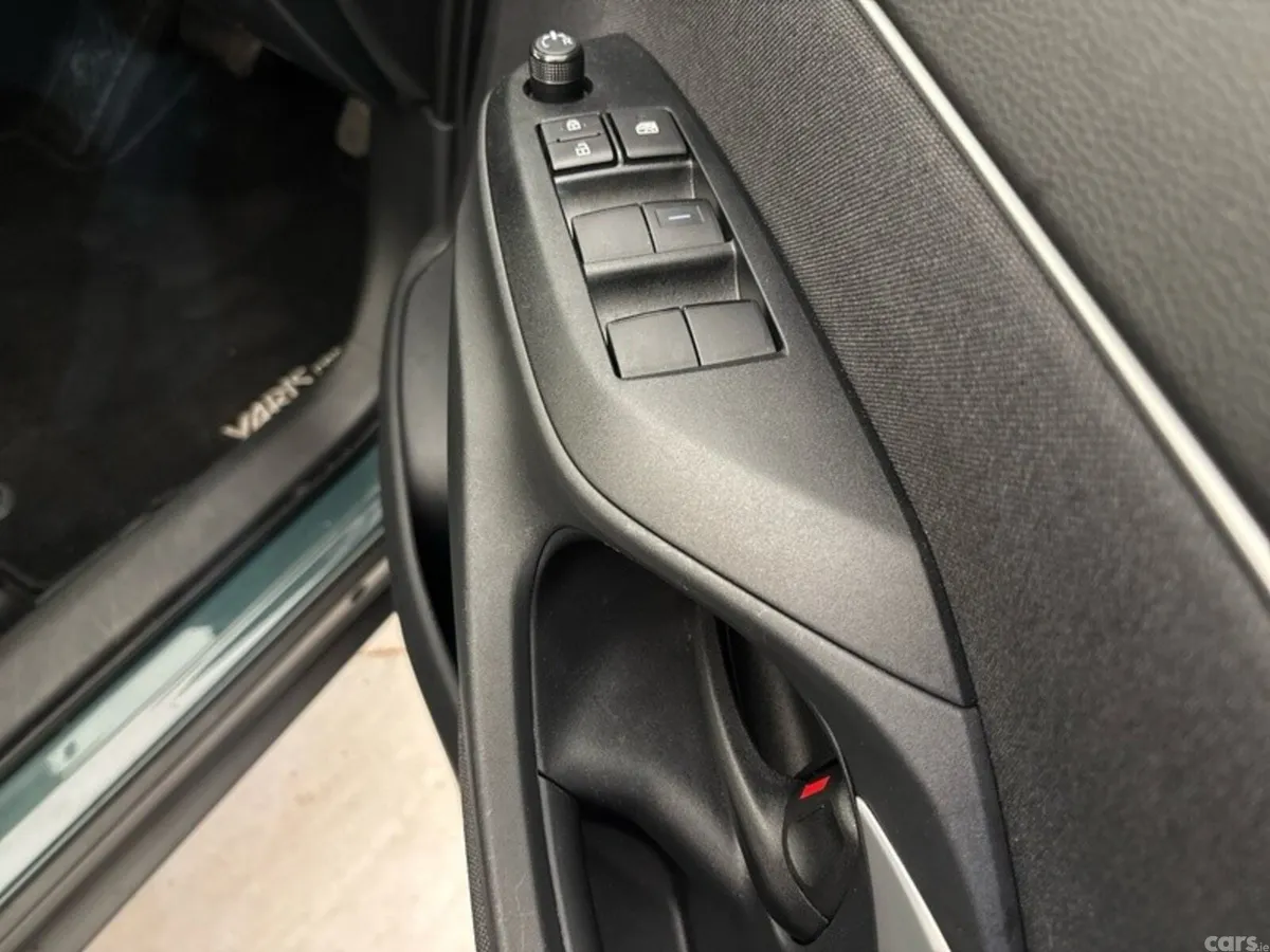 Toyota Yaris Cross Hatchback, Petrol Hybrid, 2026, Green