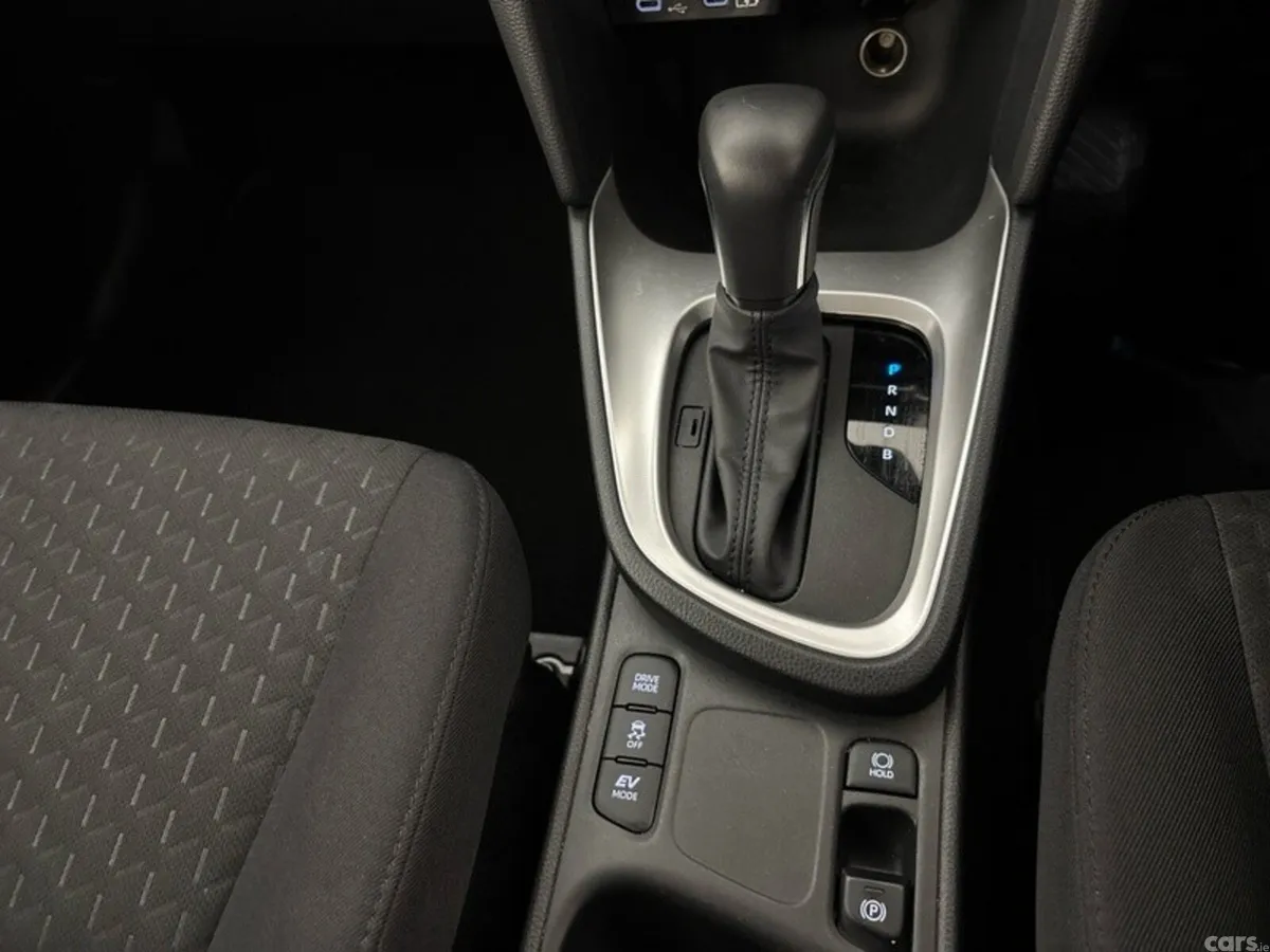 Toyota Yaris Cross Hatchback, Petrol Hybrid, 2026, Green