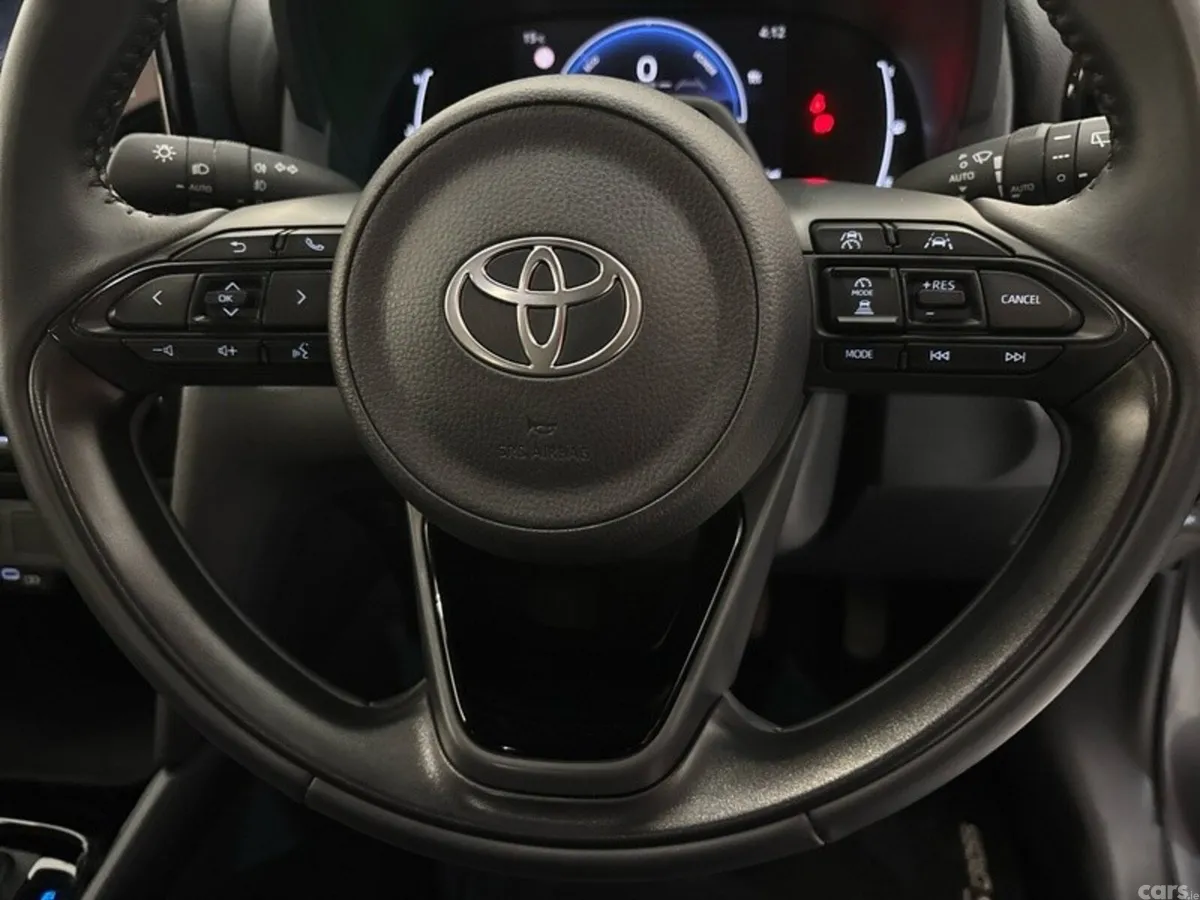 Toyota Yaris Cross Hatchback, Petrol Hybrid, 2026, Grey