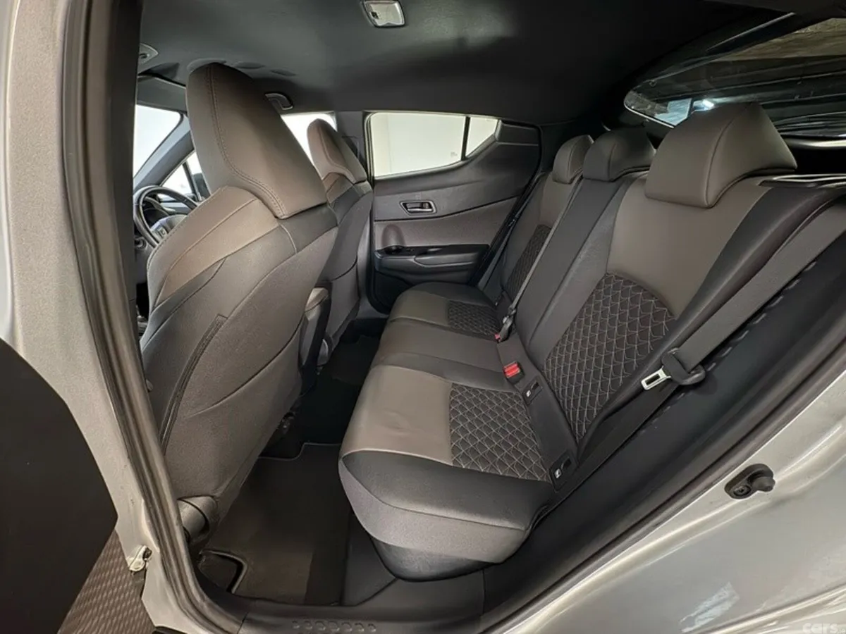 Toyota C-HR SUV, Petrol Hybrid, 2023, Silver