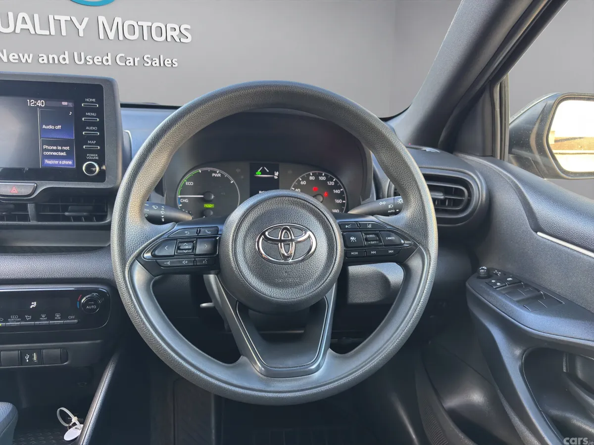 Toyota Yaris Hatchback, Petrol Hybrid, 2022, Brown