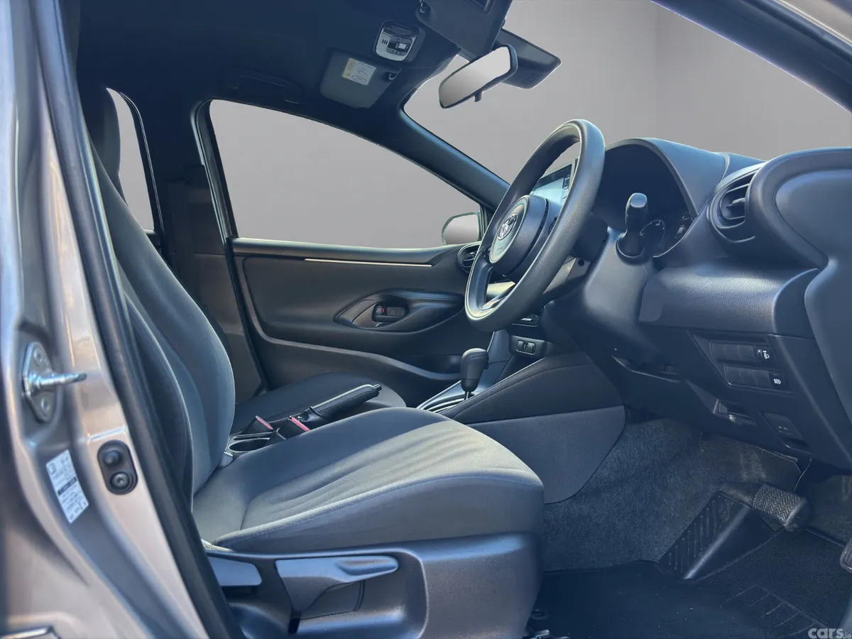 Toyota Yaris Hatchback, Petrol Hybrid, 2022, Brown