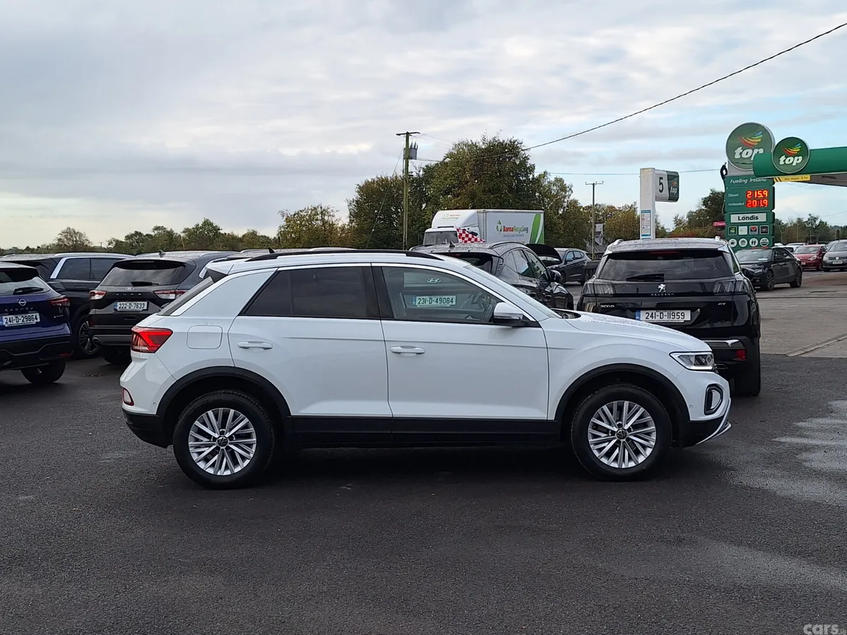 Volkswagen T-Roc SUV, Petrol, 2023, White