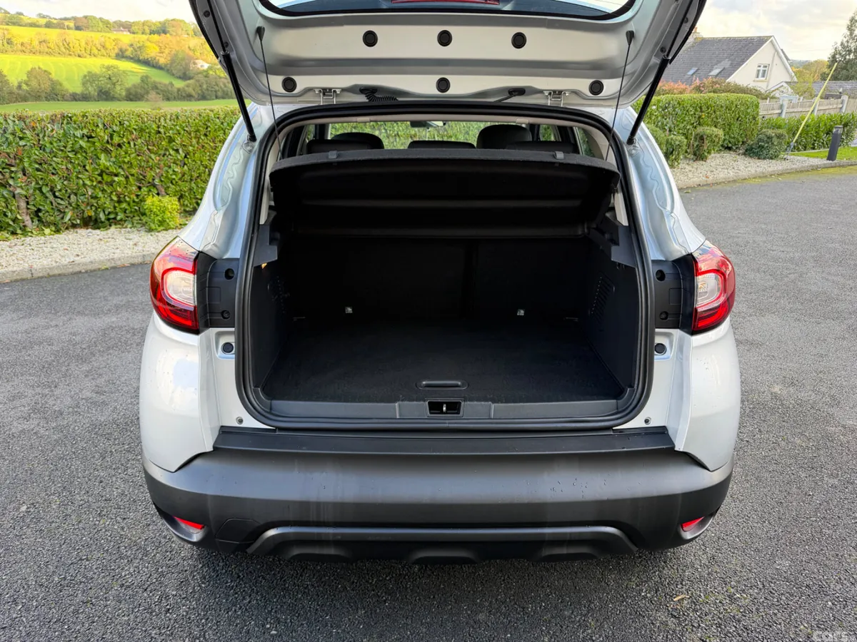 Renault Captur Hatchback, Petrol, 2019, Grey