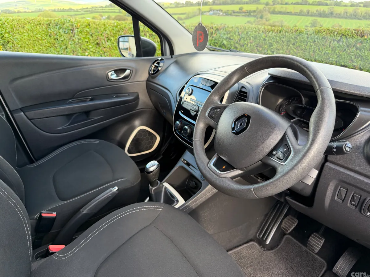 Renault Captur Hatchback, Petrol, 2019, Grey