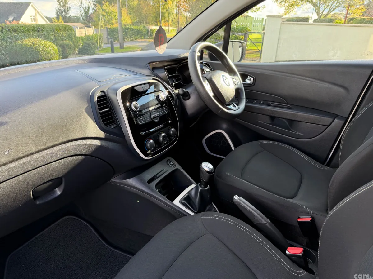 Renault Captur Hatchback, Petrol, 2019, Grey