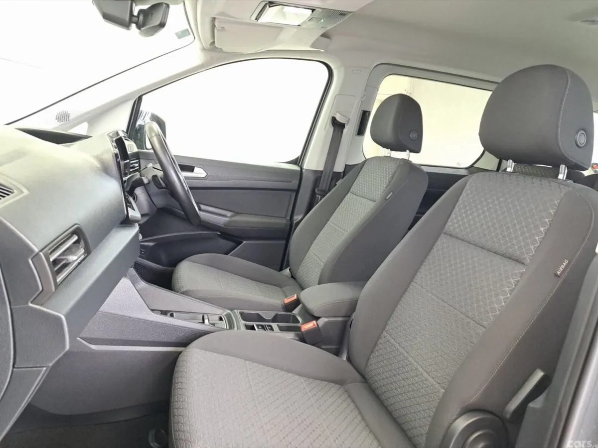 Ford Tourneo MPV, Petrol Plug-in Hybrid, 2025, Grey