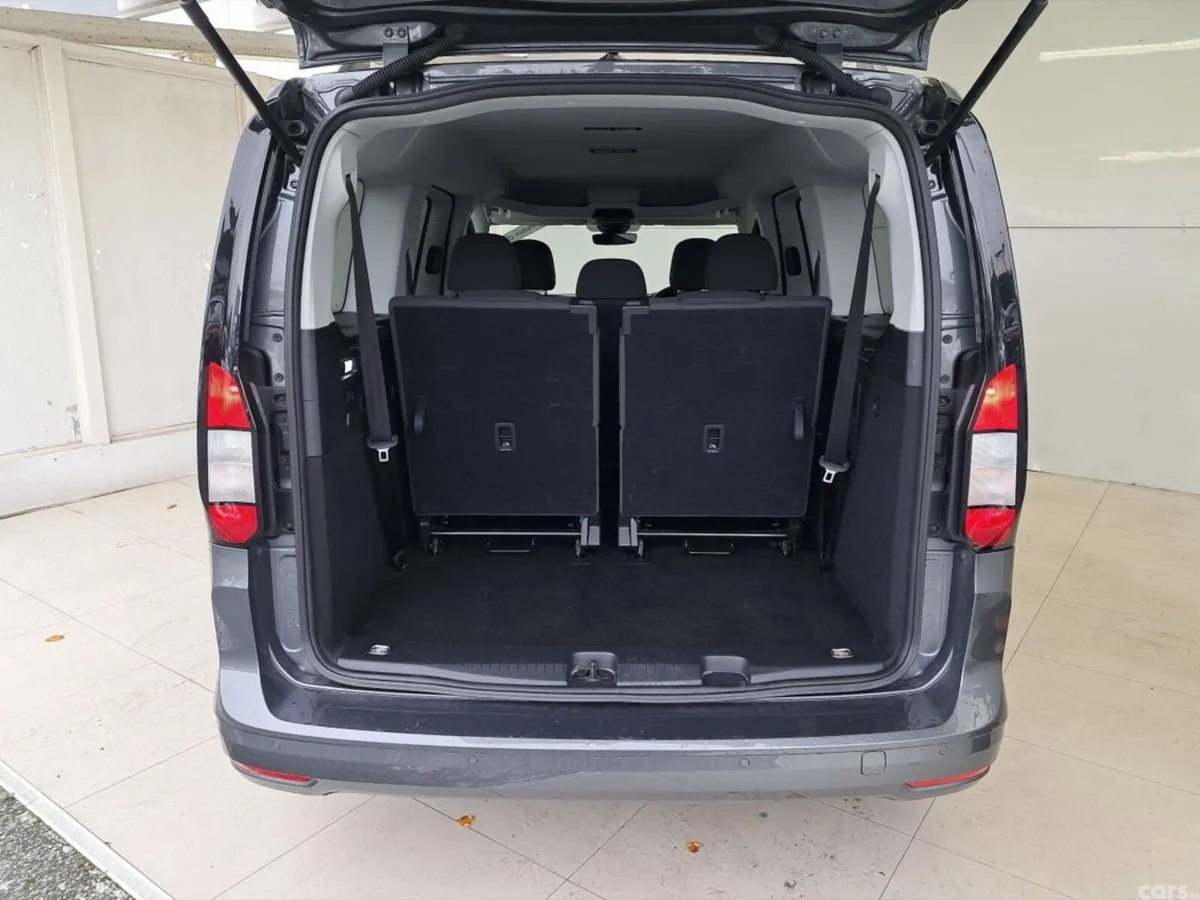 Ford Tourneo MPV, Petrol Plug-in Hybrid, 2025, Grey