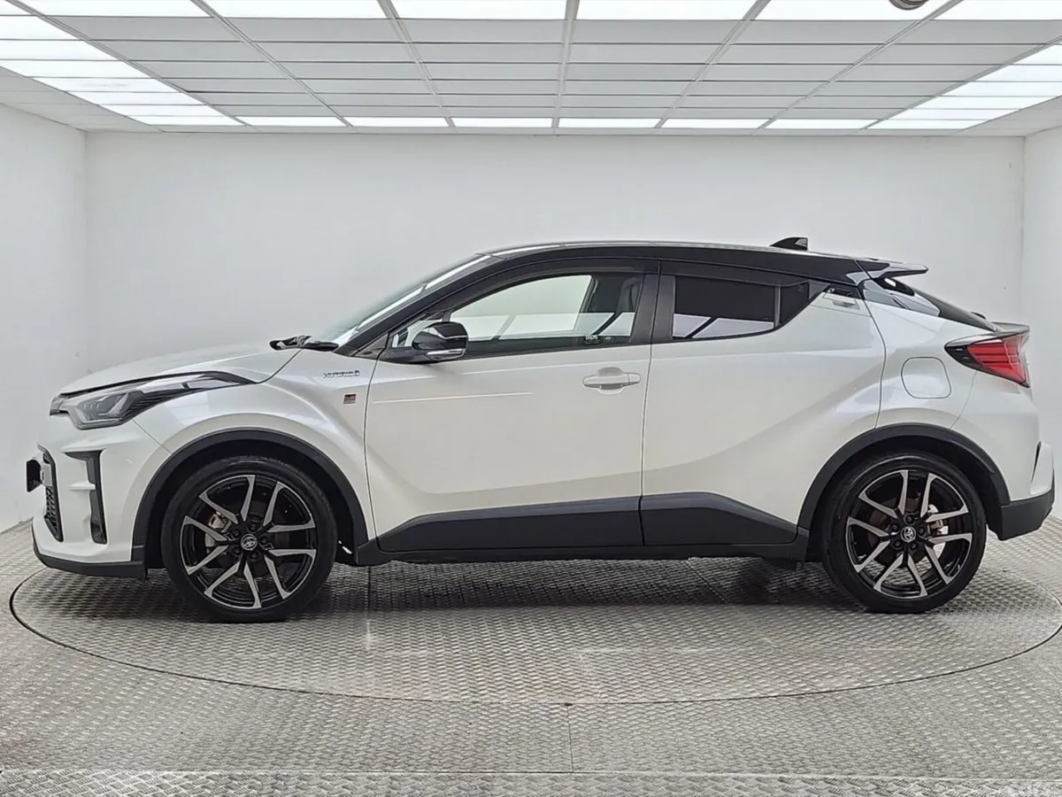 Toyota C-HR SUV, Petrol Hybrid, 2020, White