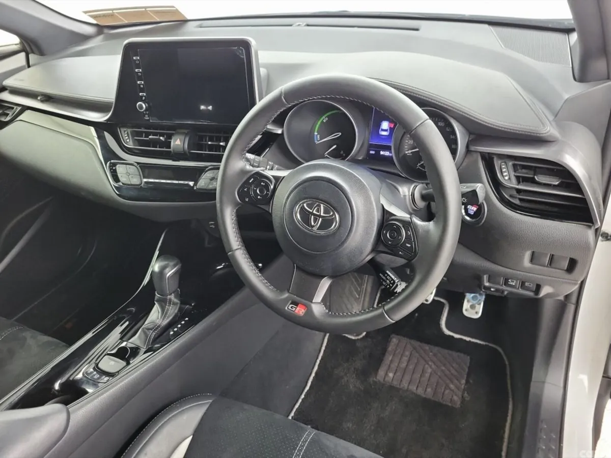 Toyota C-HR SUV, Petrol Hybrid, 2020, White