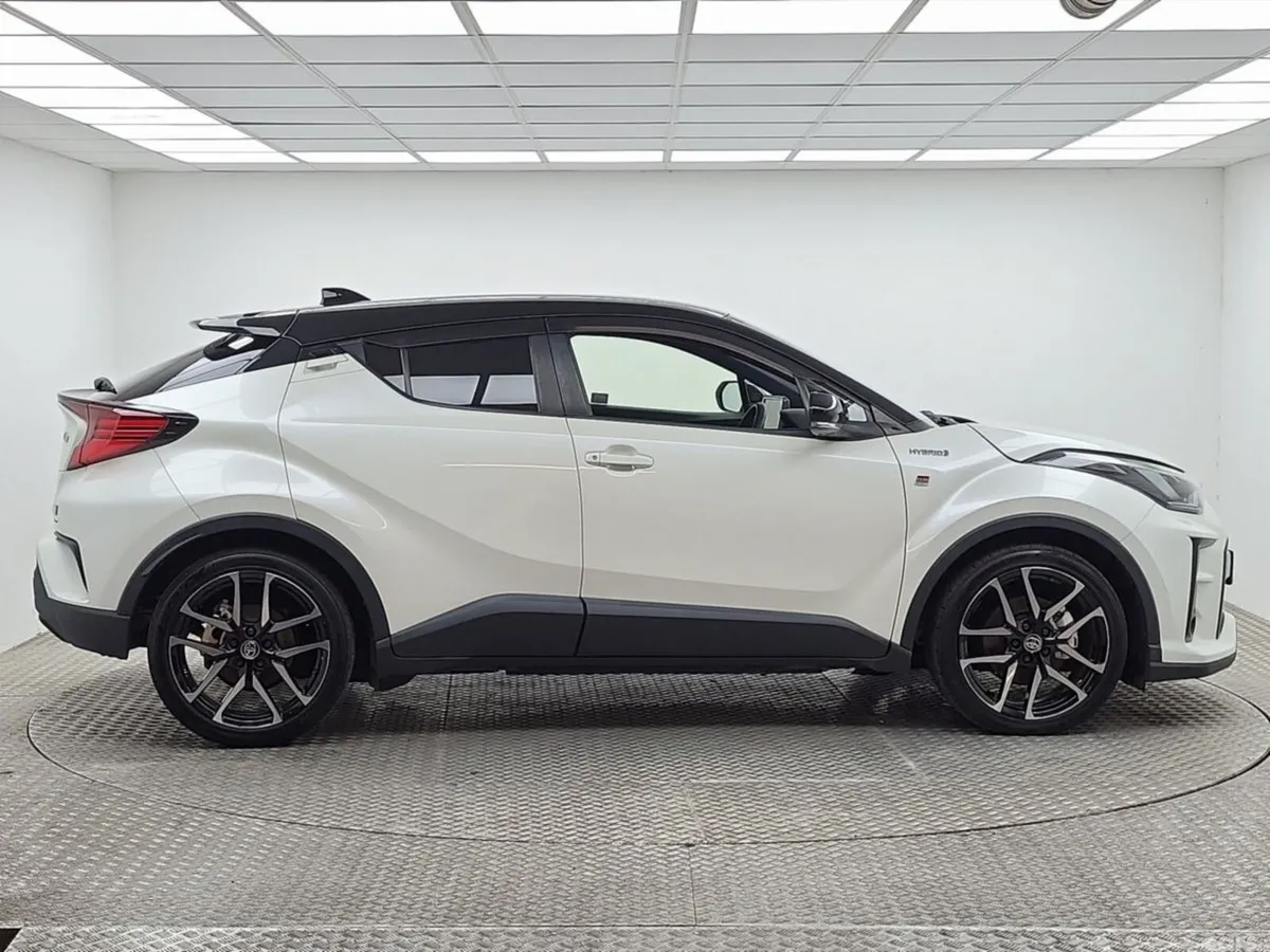 Toyota C-HR SUV, Petrol Hybrid, 2020, White