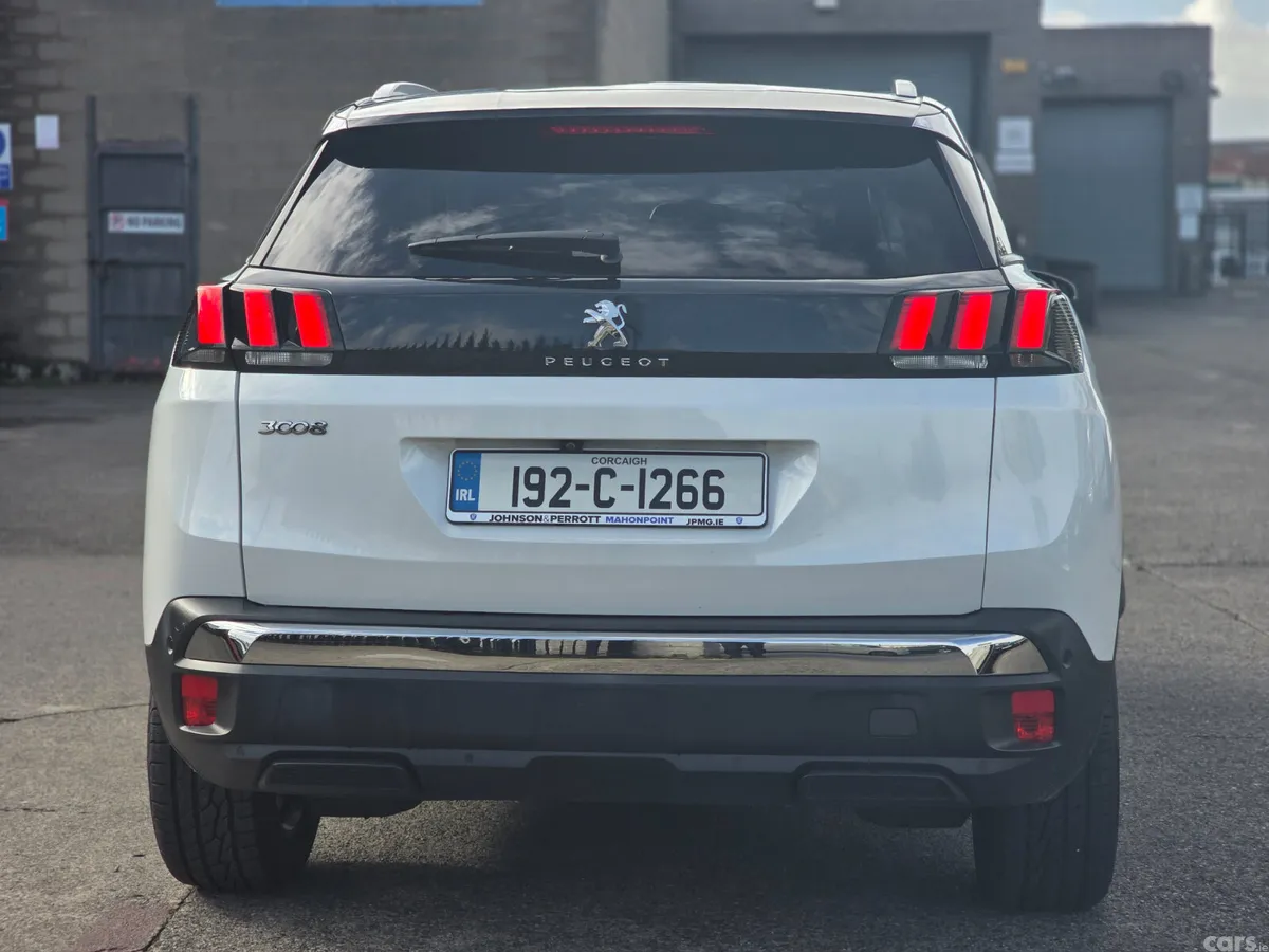Peugeot 3008 MPV, Petrol, 2019, White