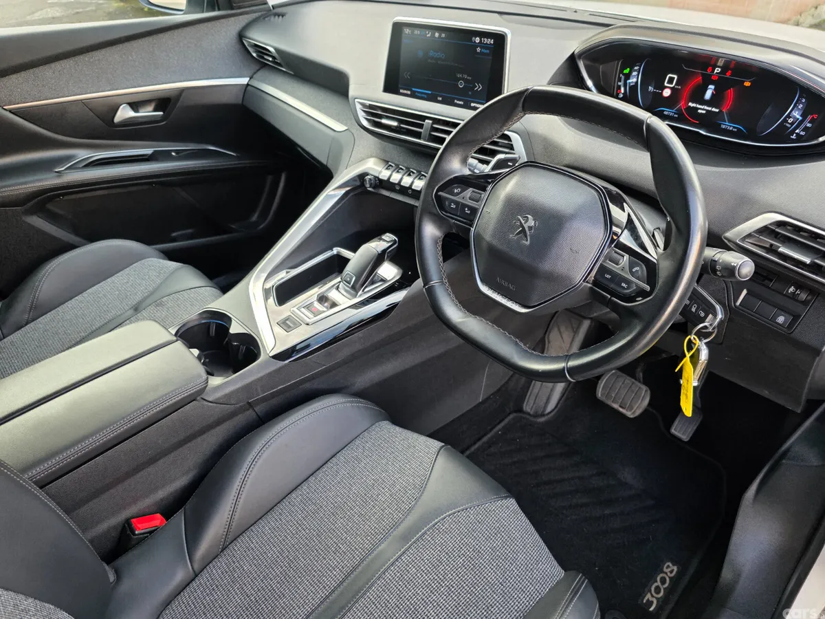Peugeot 3008 MPV, Petrol, 2019, White