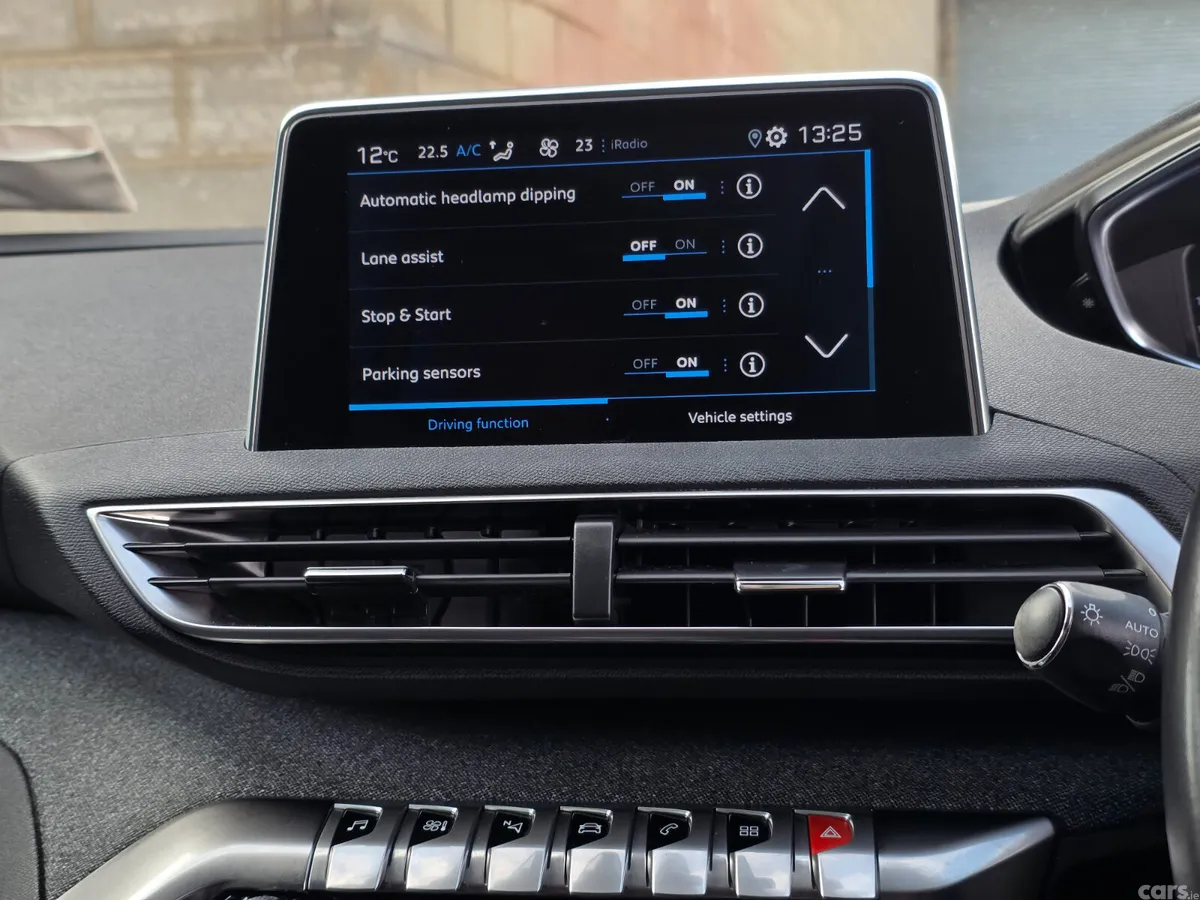 Peugeot 3008 MPV, Petrol, 2019, White