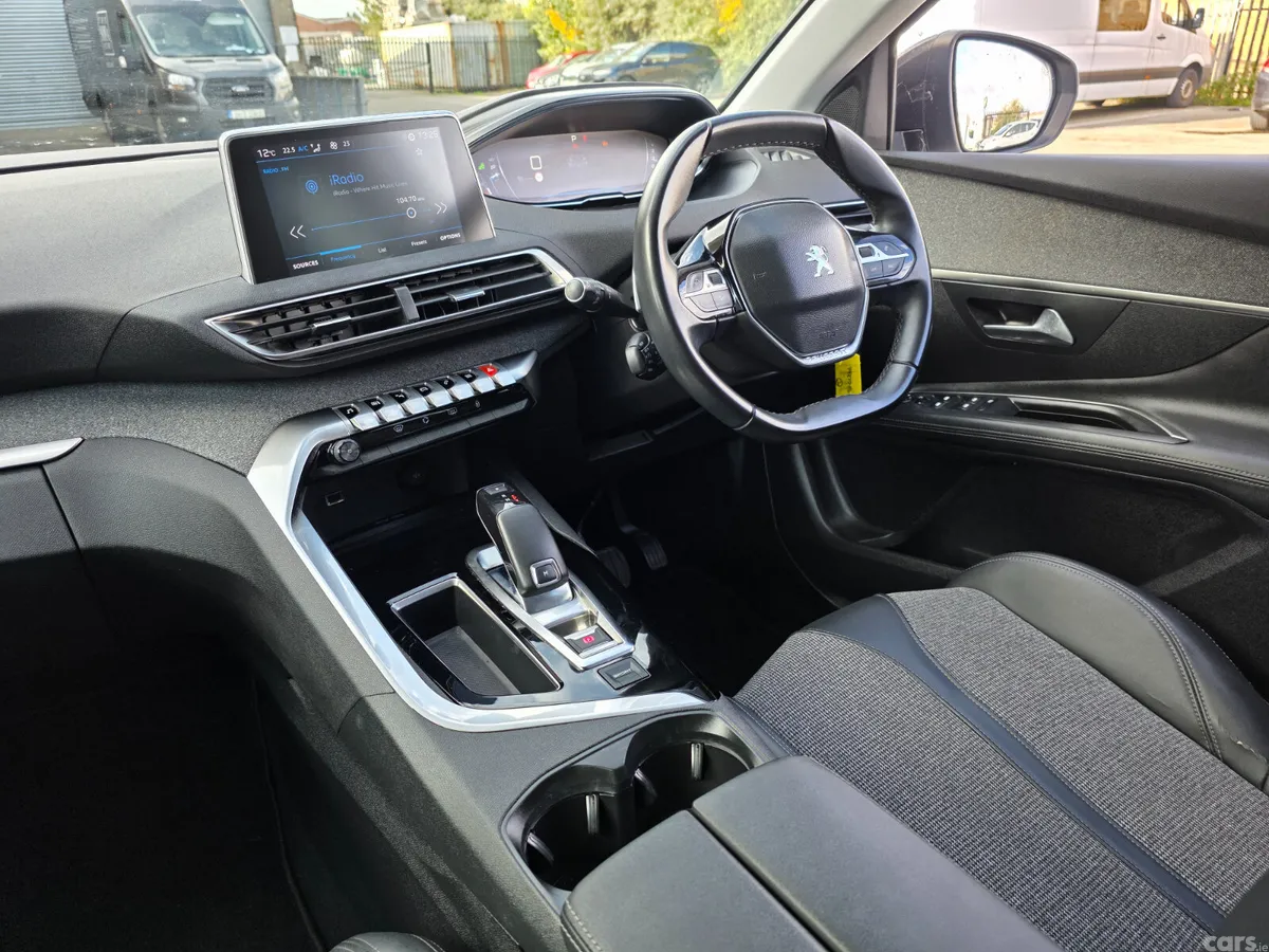 Peugeot 3008 MPV, Petrol, 2019, White