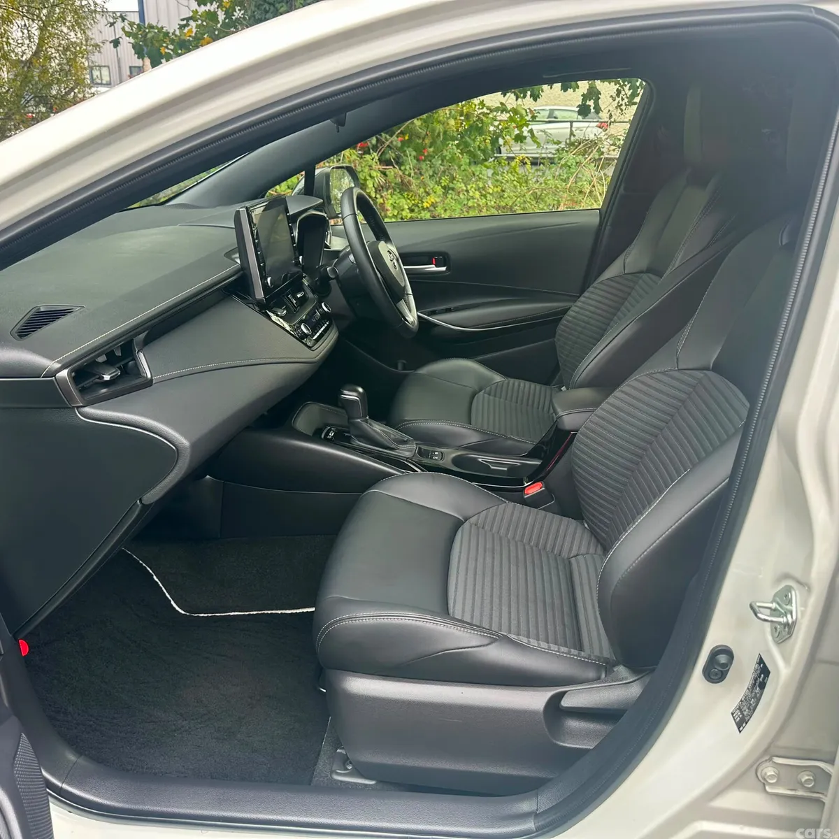 Toyota Corolla Saloon, Petrol Hybrid, 2020, White
