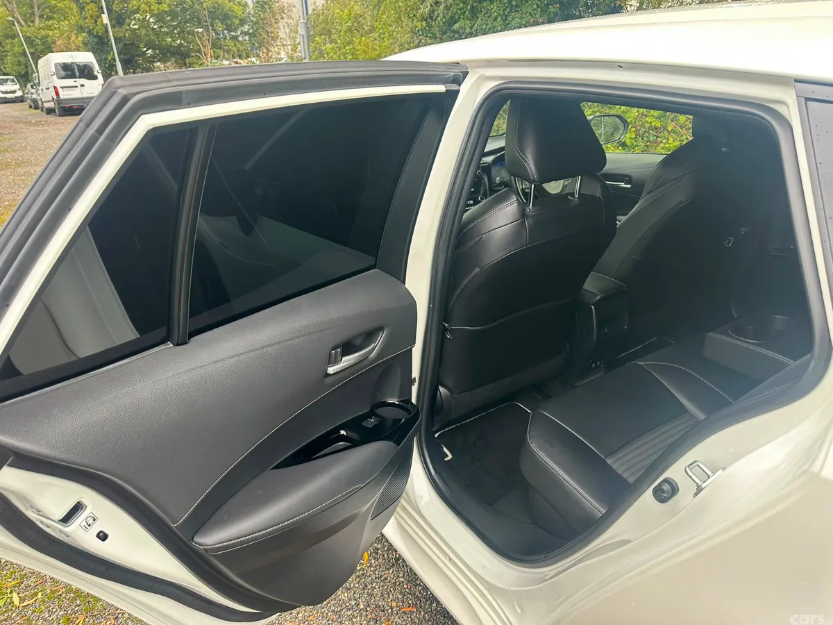 Toyota Corolla Saloon, Petrol Hybrid, 2020, White