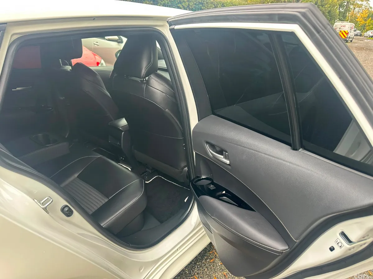 Toyota Corolla Saloon, Petrol Hybrid, 2020, White