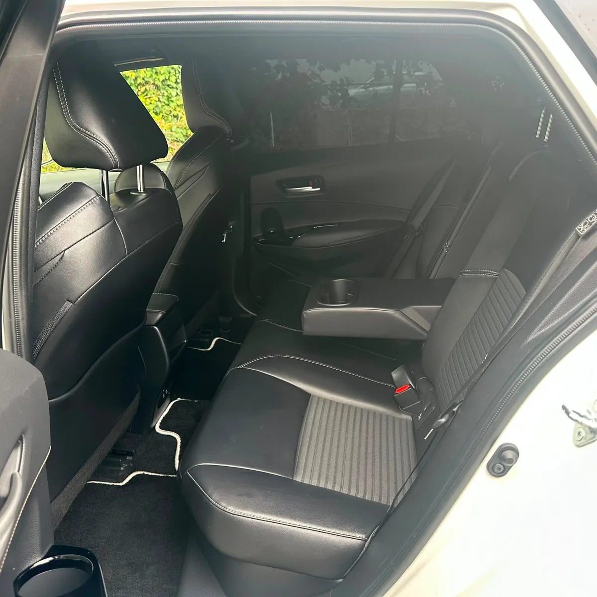 Toyota Corolla Saloon, Petrol Hybrid, 2020, White