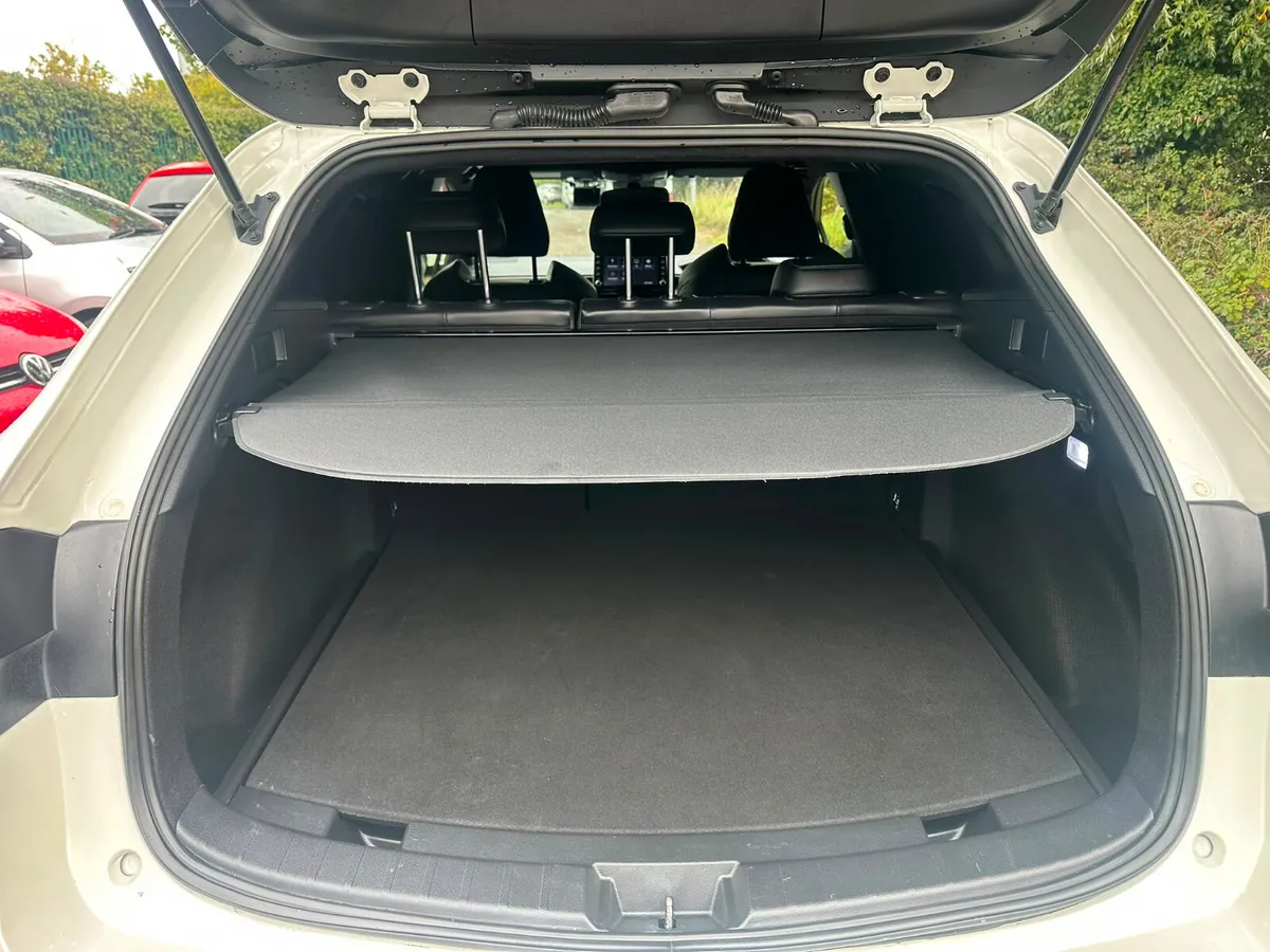 Toyota Corolla Saloon, Petrol Hybrid, 2020, White
