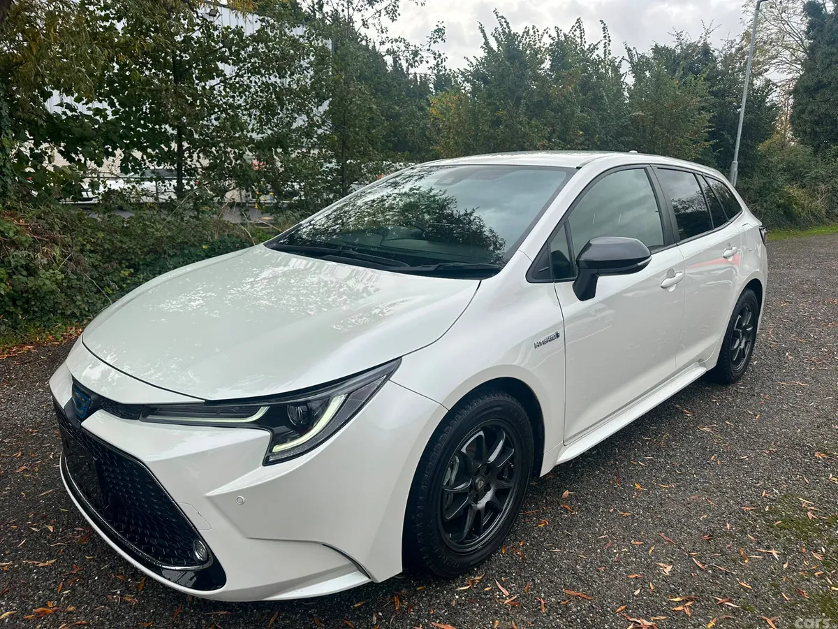 Toyota Corolla Saloon, Petrol Hybrid, 2020, White