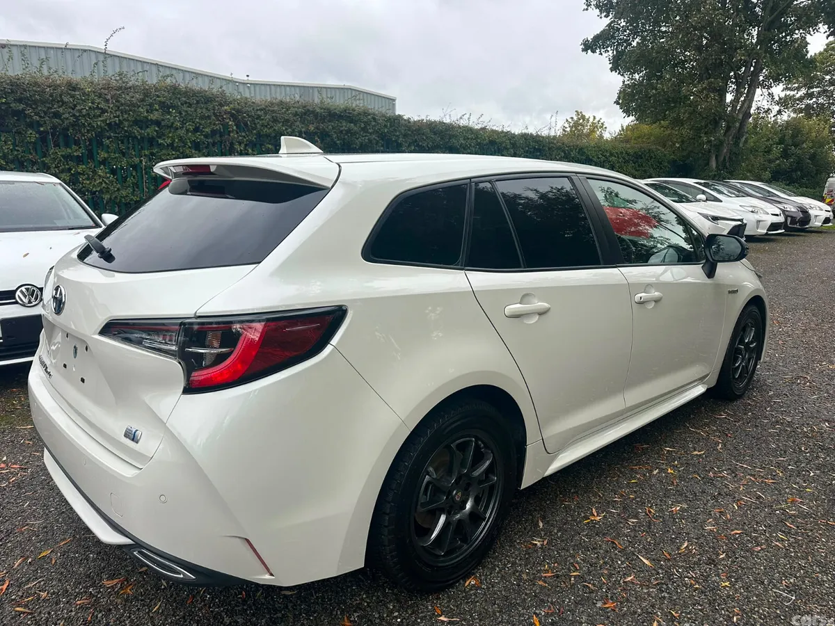Toyota Corolla Saloon, Petrol Hybrid, 2020, White