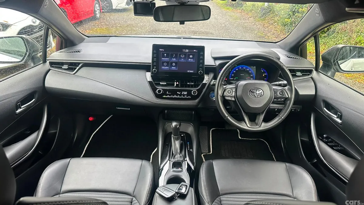 Toyota Corolla Saloon, Petrol Hybrid, 2020, White