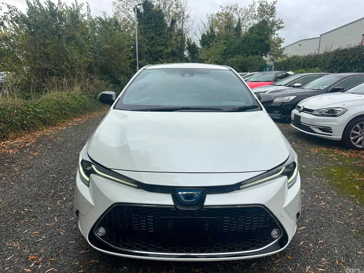 Toyota Corolla Saloon, Petrol Hybrid, 2020, White