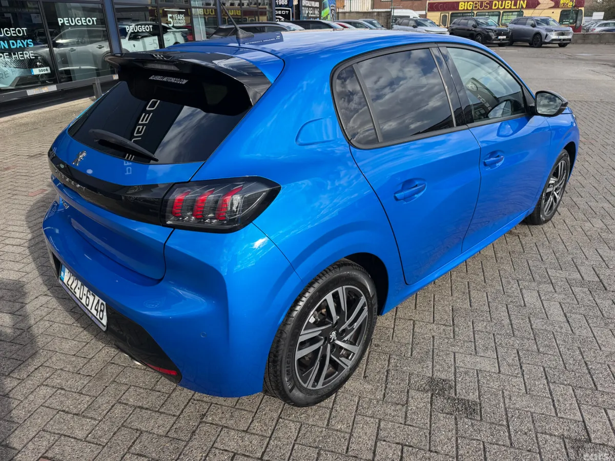 Peugeot 208 Hatchback, Petrol, 2022, Blue