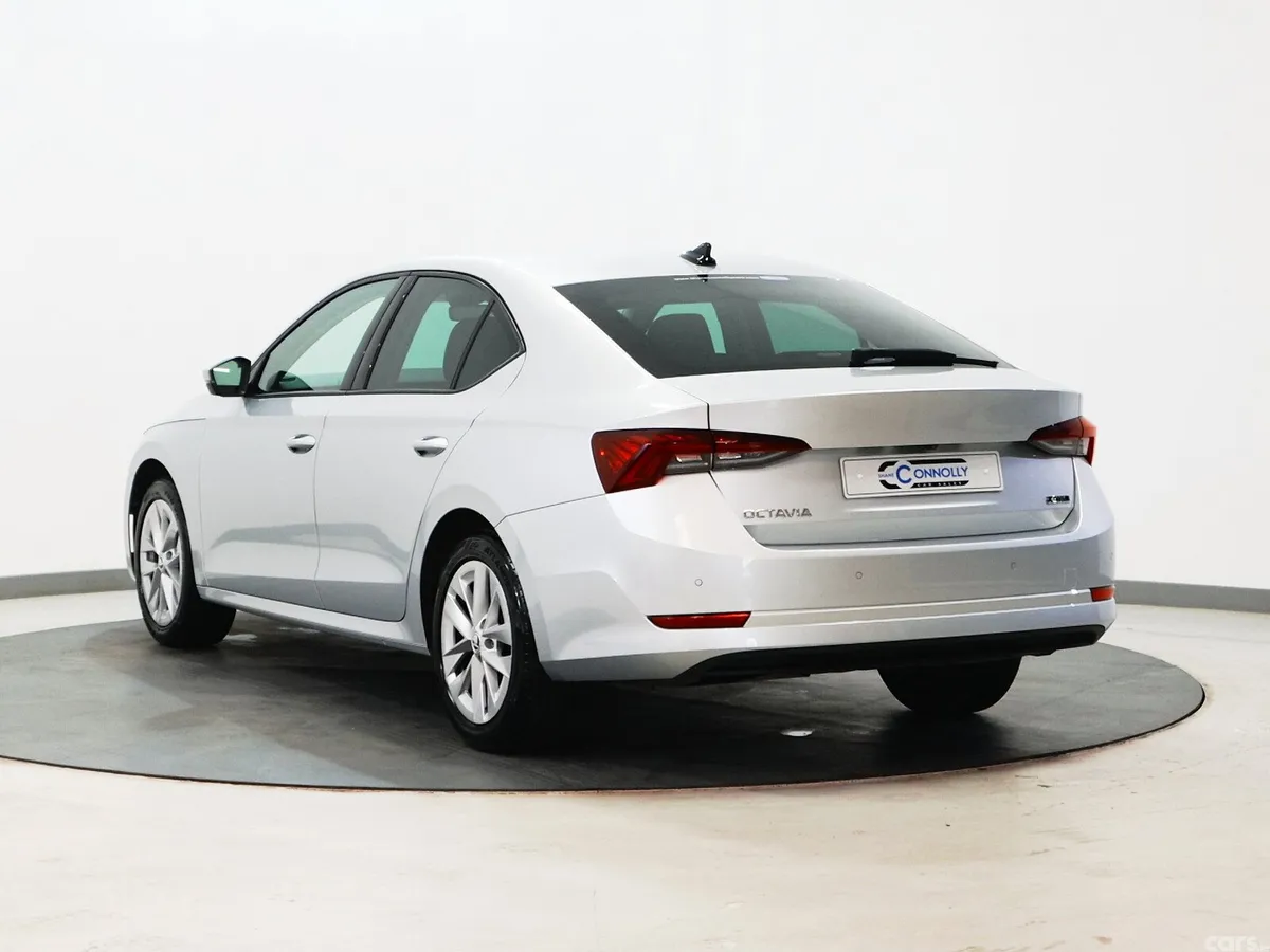 Skoda Octavia Saloon, Petrol Hybrid, 2024, Grey
