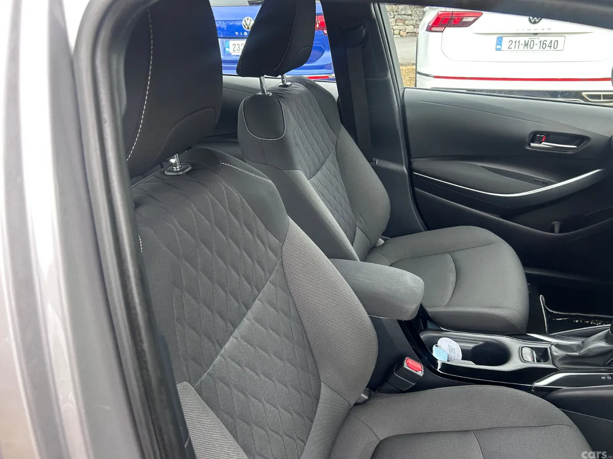 Toyota Corolla Saloon, Petrol Hybrid, 2019, Grey