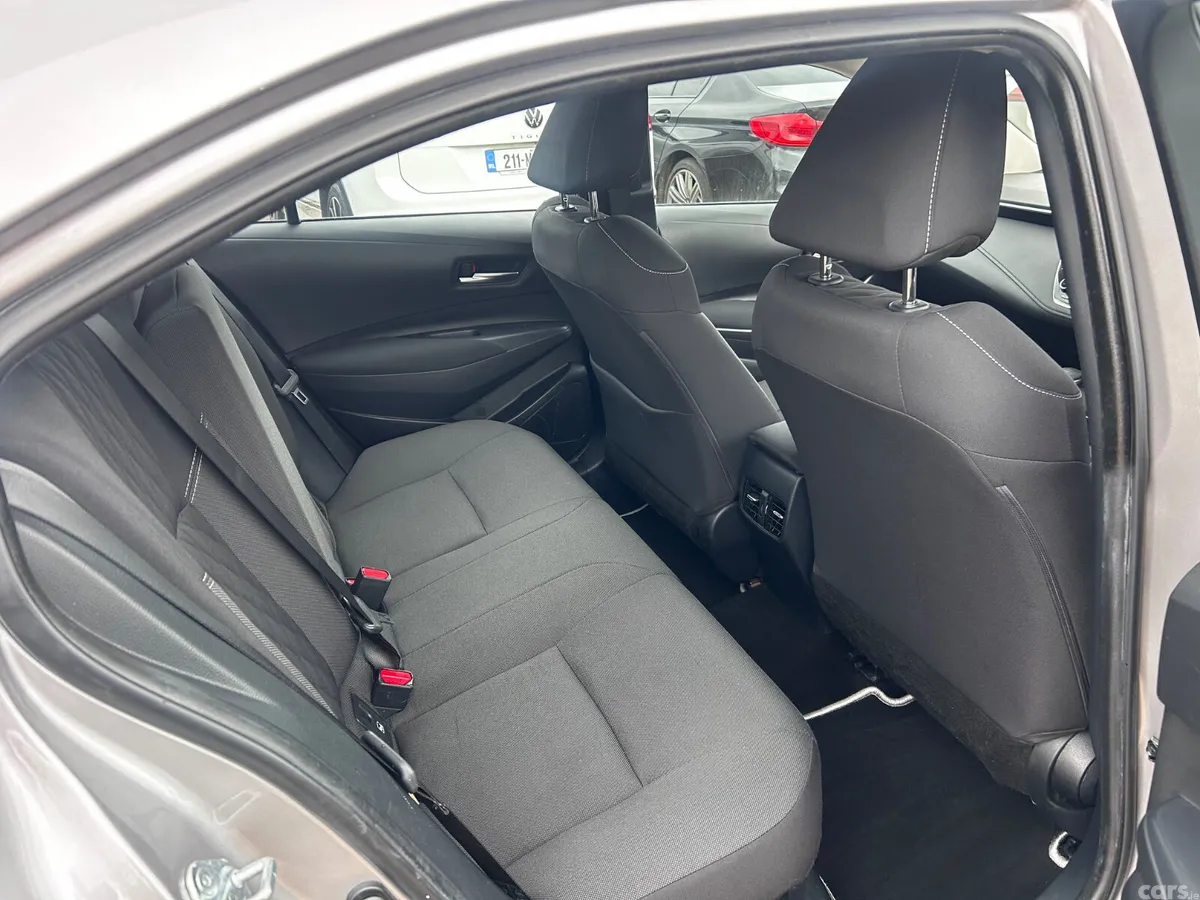 Toyota Corolla Saloon, Petrol Hybrid, 2019, Grey