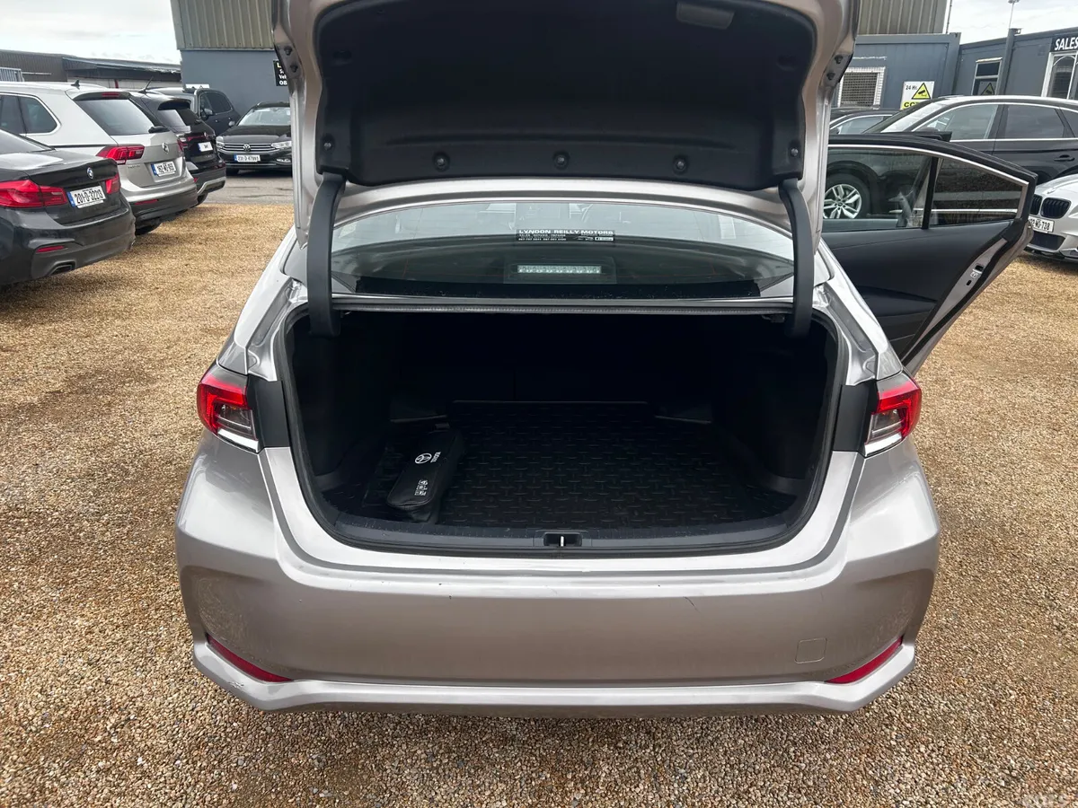 Toyota Corolla Saloon, Petrol Hybrid, 2019, Grey