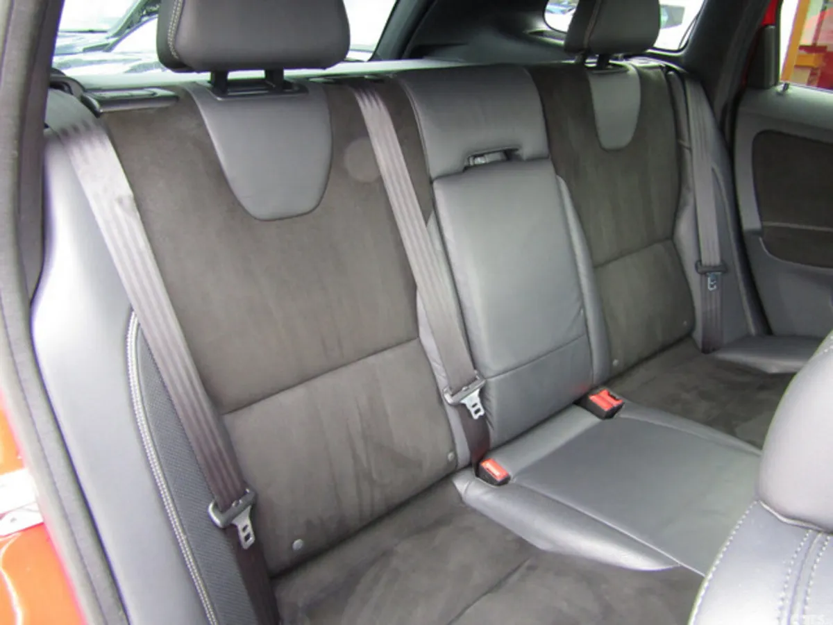 Volvo XC60 Estate, Diesel, 2014, Red