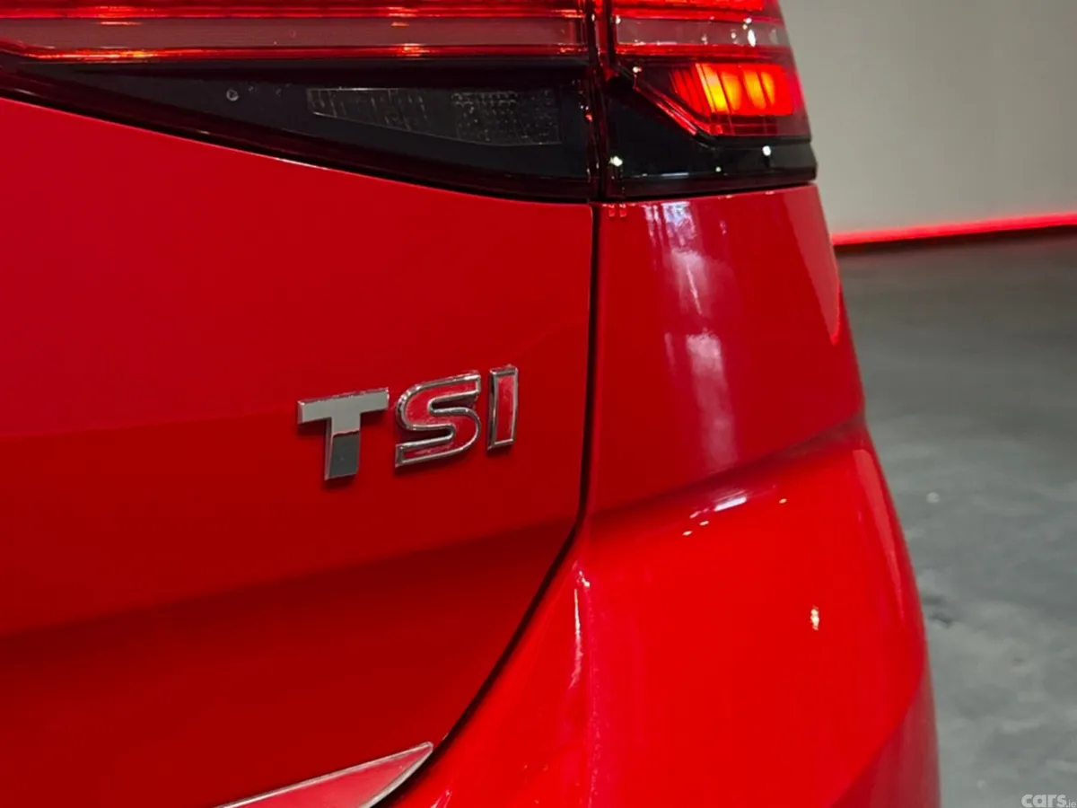 Volkswagen Golf Hatchback, Petrol, 2018, Red