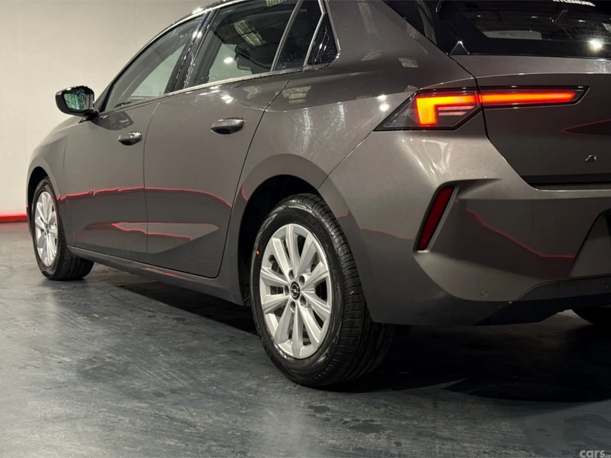 Opel Astra Hatchback, Diesel, 2024, Grey