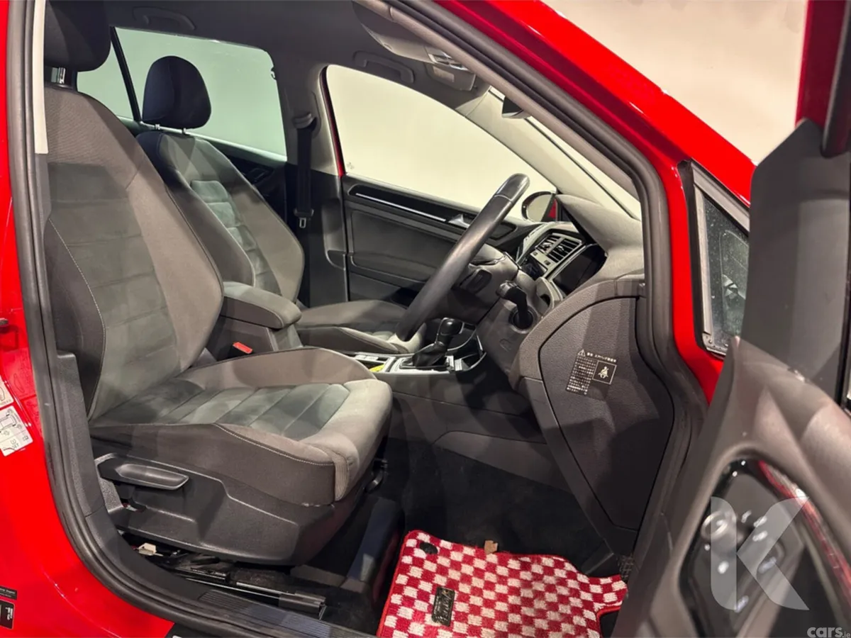 Volkswagen Golf Hatchback, Petrol, 2018, Red